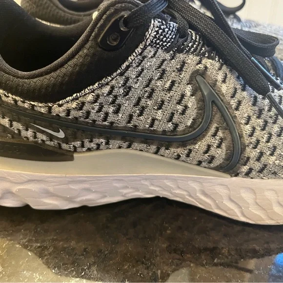 Nike React Shoes - Picture 5 of 6